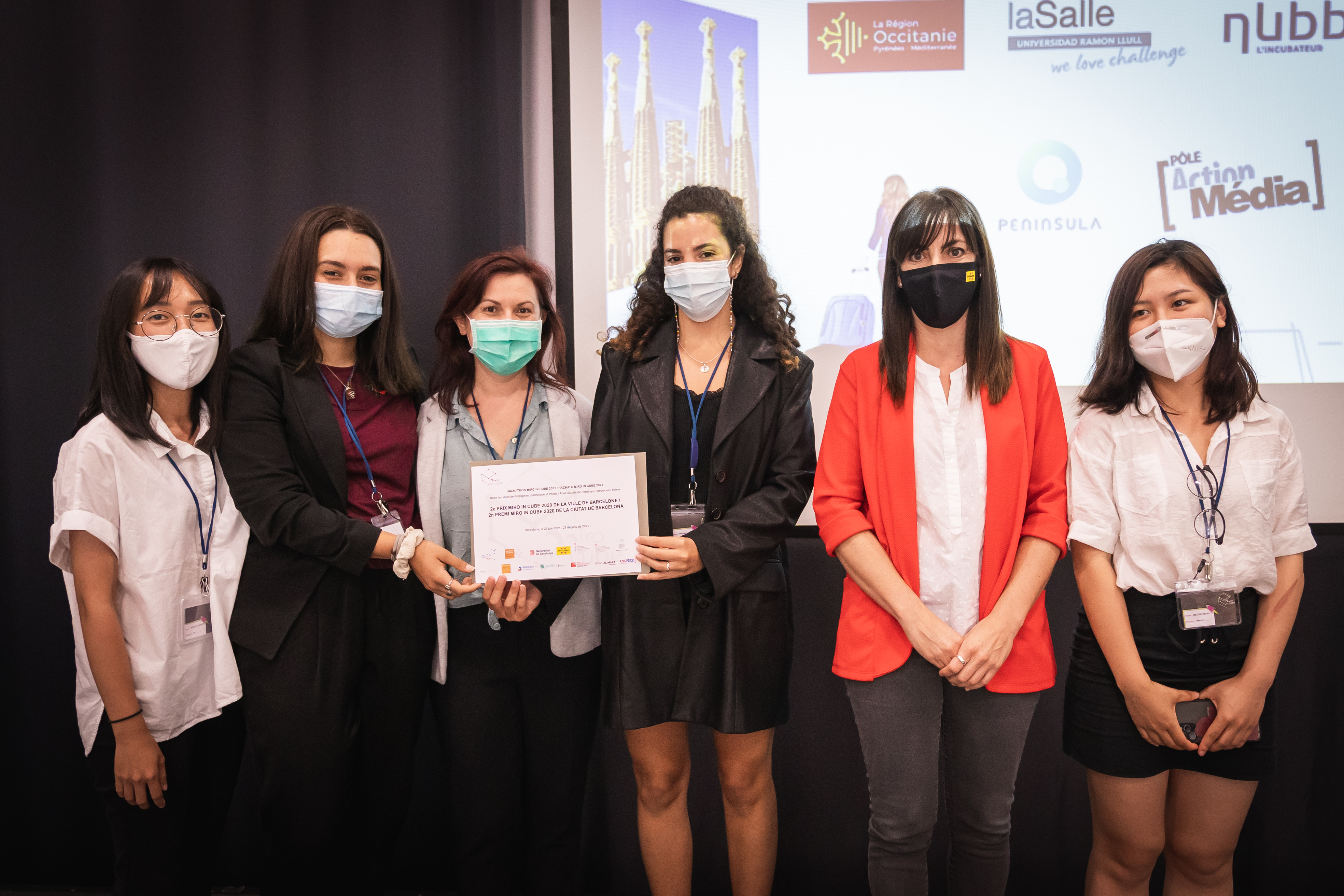 Photography from: Cinco alumnas del CETT ganan el premio Amadeus for Developers de la hackatón Miro in Cube con el proyecto Slowcal | CETT